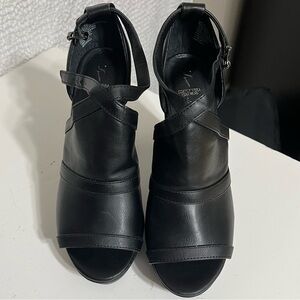 Simply Vera Vera Wang man made leather‎ 5" Heels kohl's 73277  8.5 Med